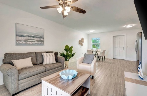Whitney Beach Apartment | The Cozy Cove II 3 min to the beach