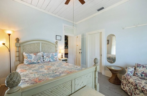 Cedar Key Hotel | The Downtown Historic Island Hotel Room 27