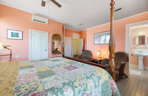 Cedar Key Hotel | The Downtown Historic Island Hotel