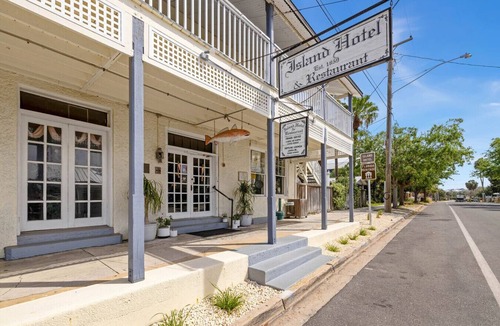 Cedar Key Hotel | The Downtown Historic Island Hotel