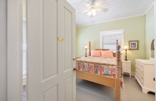 Cedar Key Hotel | The Downtown Historic Island Hotel