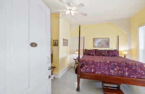 Cedar Key Hotel | The Downtown Historic Island Hotel