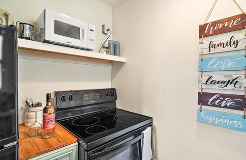 Mount Dora House | The Downtowner Cottage downtown Mt. Dora Location! Location! Location!