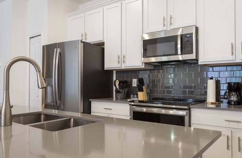 Kissimmee House | The Dream Home — Amazing 4BR | Pool, Hot tub and Resort