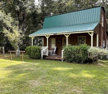 Branford House | The Earl Cabin at The Smoakhouse Ranch