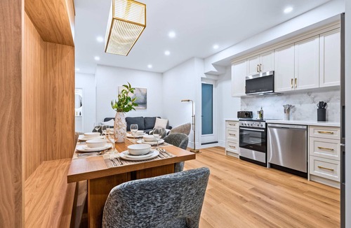 Riverdale Apartment | The Gerrard | Group Basement CN Tower Transit Base