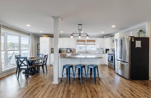 Lake Secession House | The Good Life Lake House