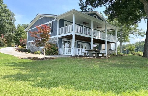 Lake Secession House | The Good Life Lake House