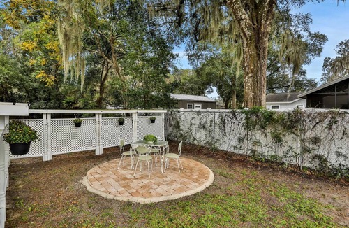 Mount Dora Apartment | The Hideaway ~ Cozy Studio ~ 1 Gig Wi-Fi