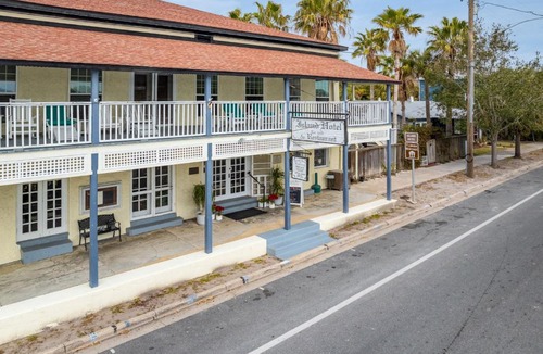 Cedar Key Apartment | The Historic Island Hotel of Cedar Key