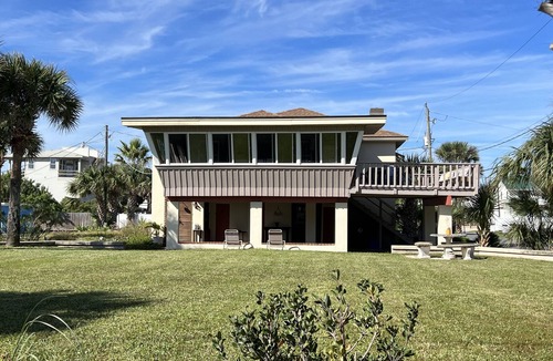 St. Augustine Beach House | The Historical Shrimper's, Large Family, Oceanside Beach House w/Lawn