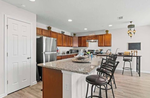 Southside Apartment | The Jax Escape | Team Joseph Ellen