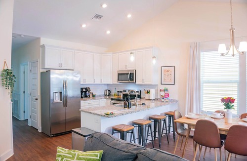 Pleasant Street House | The Mangrove Suite. Newly Built, Upscale, Central