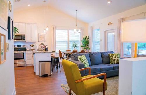 Pleasant Street House | The Mangrove Suite. Newly Built, Upscale, Central