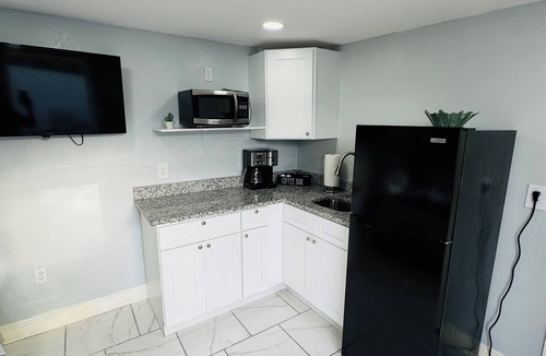 Pinecrest West Park Apartment | The Middle of Tampa