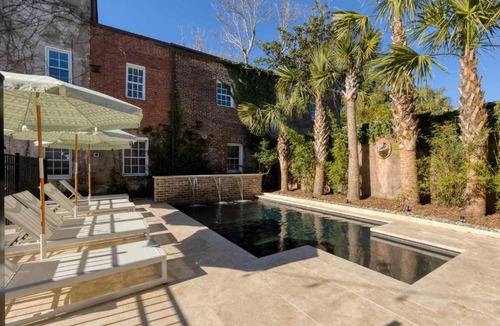 Harleston Village Bed & Breakfast | The Nicholas Carriage King Suite 1 Block to King