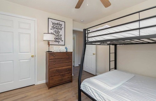 Buckroe Beach Apartment | The North Hampton Suite B / 3 minute walk to beach