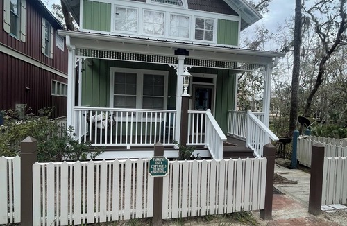 Steinhatchee Cottage | The Orange Blossom Cottage - Steinhatchee Landing - Creekside - Sleeps 8