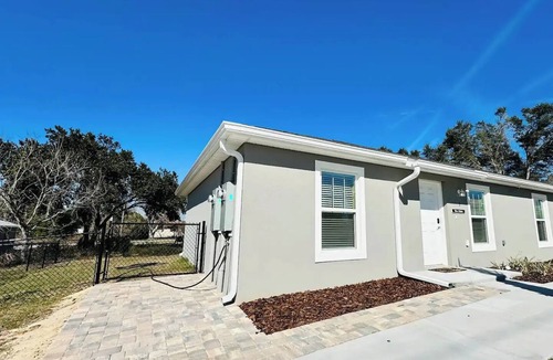Ocala House | The Palm - 3 BR home Minutes away from WEC, OBS, FAST & HITS Located on W Hwy 40