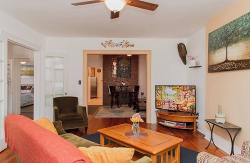 Jersey City Apartment | The Pearl: Spacious Victorian Apt w/2 bedrooms, Parking & Large Outdoor Space!