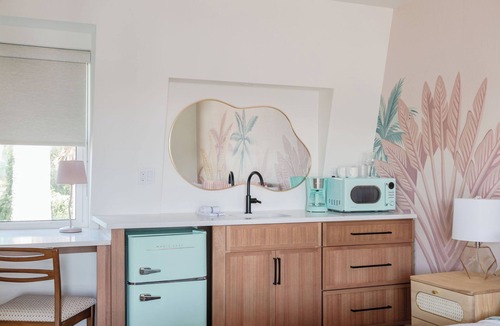Vilano Beach Hotel | The Pelican King Studio -5 min walk to beach!