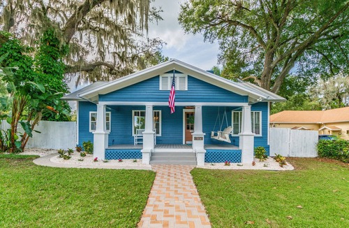 Dade City House | The Penny House - Newly Updated 1925 Bungalow - Downtown Location! Event Ready!