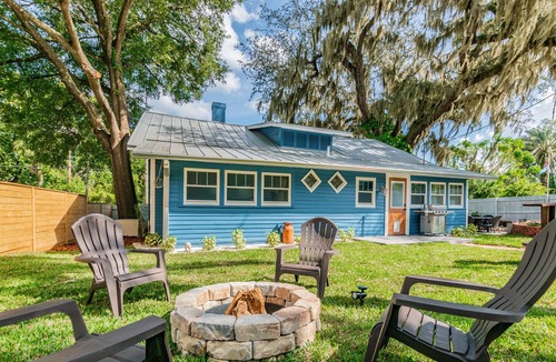 Dade City House | The Penny House - Newly Updated 1925 Bungalow - Downtown Location! Event Ready!