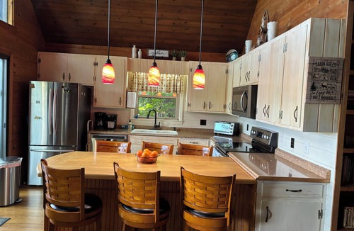 Deep Gap Cabin | The Perfect Family Getaway!Sleeps 8, 3 BR-3 BA, Incredible VIEWS, Pet-Friendly!
