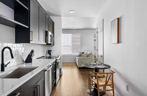 Tampa Apartment | The Perfect Studio | 1 Queen Bed | Raymond James!