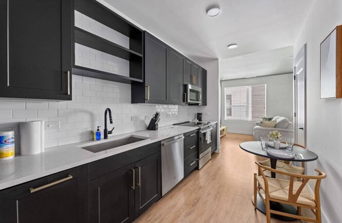 Tampa Apartment | The Perfect Studio | 1 Queen Bed | Raymond James!