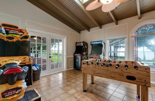 Bradenton House | The Plantation House! Waterfront view! Free pool heat!