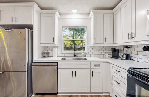 Gainesville House | The Retreat on 43rd | 3mi to UF & Shands Pets