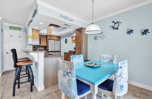 Holmes Beach House | The S 2a 1 Bedroom Villa by RedAwning