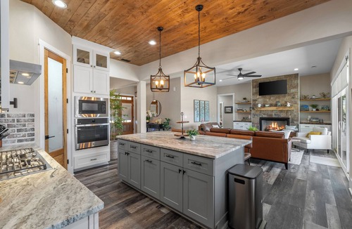 Travelers Rest House | The Sanctuary @ Tubbs Mountain Luxury Sleeps 12 Hot Tub Games Gym 1-Acre