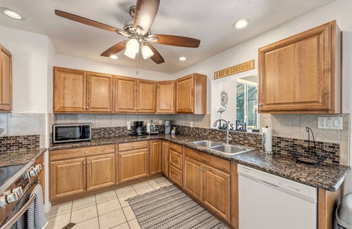 Gulf Gate Estates House | The Siesta Shortcut | Spacious Pool Home Minutes to Siesta Key Beach