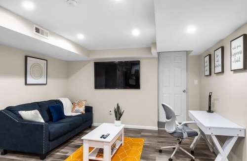 Silver Spring Apartment | The Signature Suite