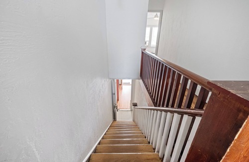 Tarpon Springs Apartment | The Tarpon Flat-Bright 1BR Downtown Retreat