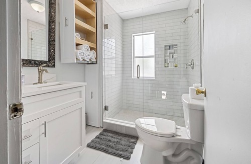 Tarpon Springs Apartment | The Tarpon Flat-Bright 1BR Downtown Retreat