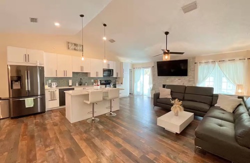 Tarpon Springs House | The Tarpon Sunset Retreat
