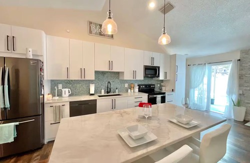 Tarpon Springs House | The Tarpon Sunset Retreat