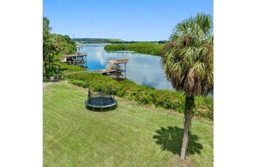 Concerned Citizens of Gibsonton Area House | The Ultimate Waterfront View
