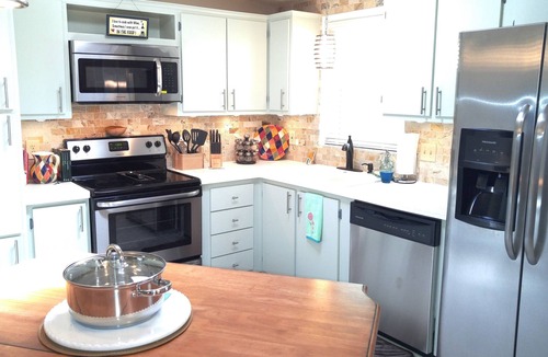 The Villages House | THE VILLAGES! EZ access to shops+ squares, Pets OK, remodeled and clean,gas golf