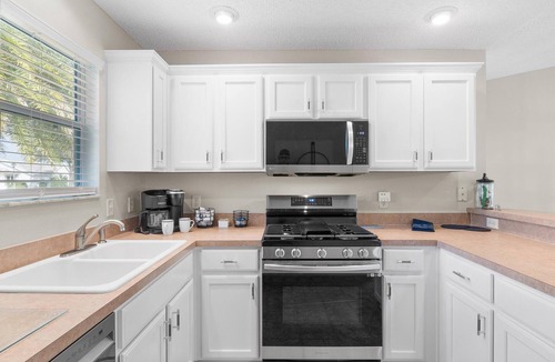 The Villages House | The Villages Relaxation- walk to pool, Lake Sumter Square 2 MI, pet friendly