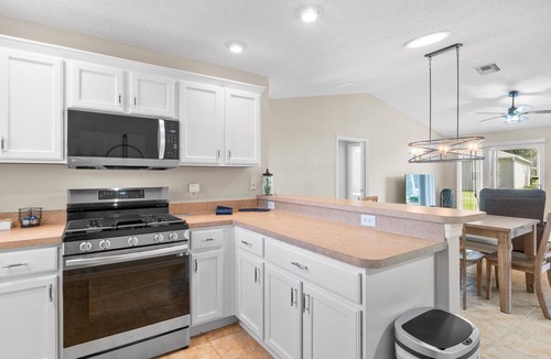 The Villages House | The Villages Relaxation- walk to pool, Lake Sumter Square 2 MI, pet friendly