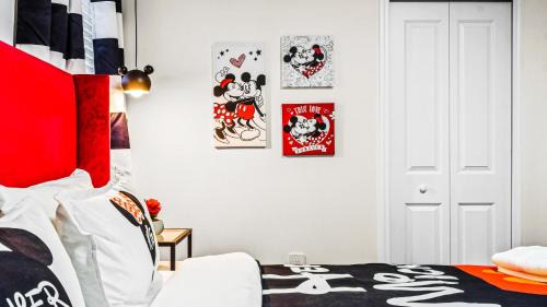 Kissimmee House | Themed Rooms & Pool in Storey Lake Resort
