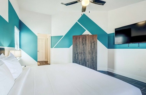 Westside House | This house is a 3 bedroom(s), 2 bathrooms, located in Jacksonville, FL.