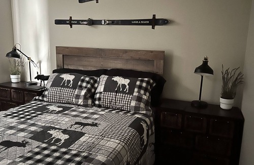 Algonquin Highlands Cottage | Three bedroom Lakeside cottage Algonquin highlands