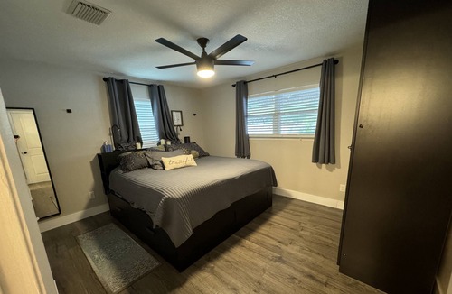 St. Petersburg House | Tiki Time - Sweet updated cottage near downtown St Pete and minutes to beaches.