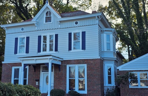Onancock House | Timeless Elegance with Modern Luxury: Historic 6-BR Home plus attached 1-BR Apt
