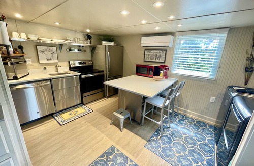Alta Vista House | Tiny Home in SRQ - Close to Everything!